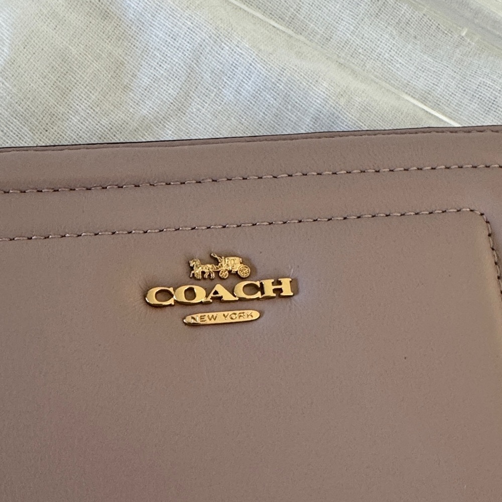 Coach Medium ID Zip Wallet in Colorblock with Border Quilting NWOT - Picture 7 of 13